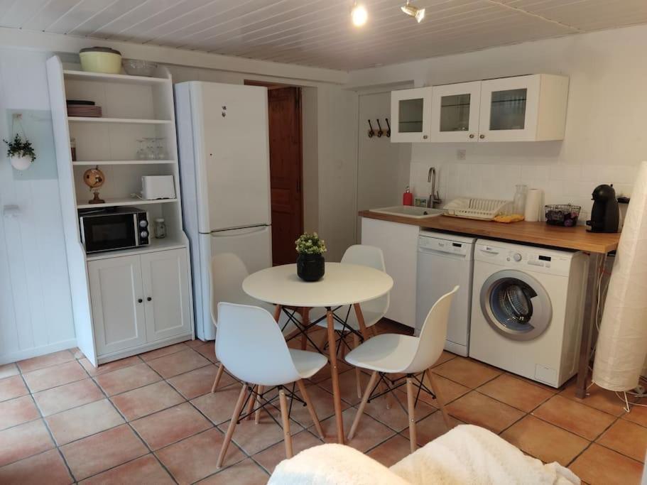 Appartement En Rez De Jardin Et Terrasse Ds Villa Hyères Екстериор снимка