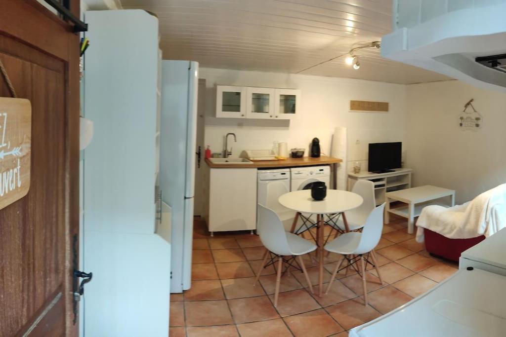 Appartement En Rez De Jardin Et Terrasse Ds Villa Hyères Екстериор снимка