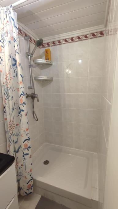 Appartement En Rez De Jardin Et Terrasse Ds Villa Hyères Екстериор снимка