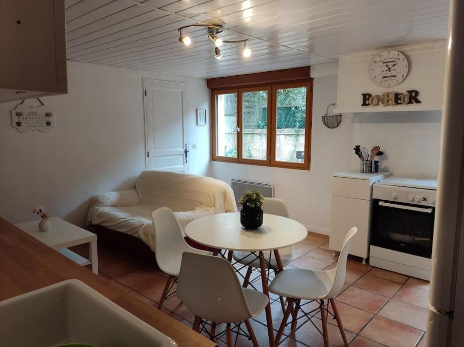 Appartement En Rez De Jardin Et Terrasse Ds Villa Hyères Екстериор снимка